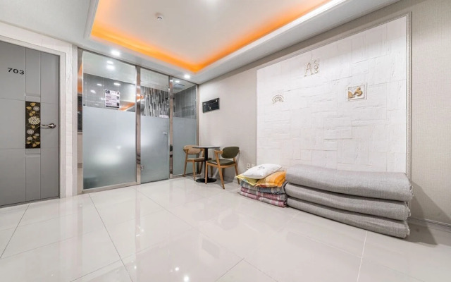 Incheon (Geomdan) Crystal Hotel