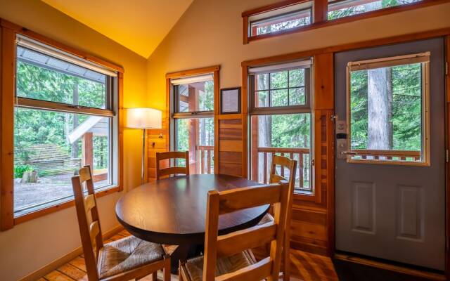 Halcyon Hot Springs Resort