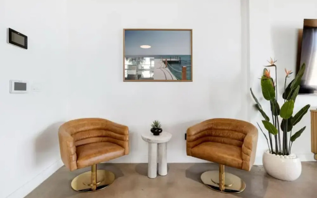 The Santa Monica Sunset - Beachfront Luxury