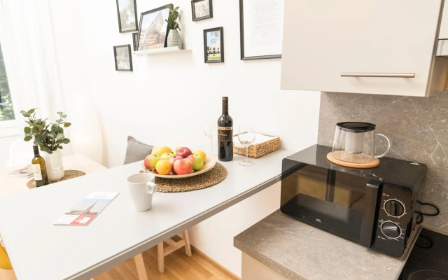 Prater Balcony Suite by ichbucheAT