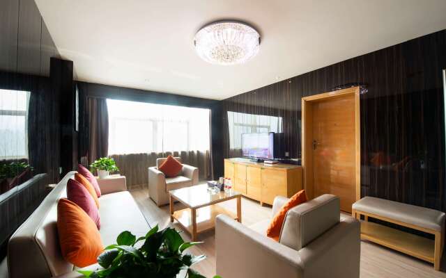 Ramada by Wyndham Encore Kaili West