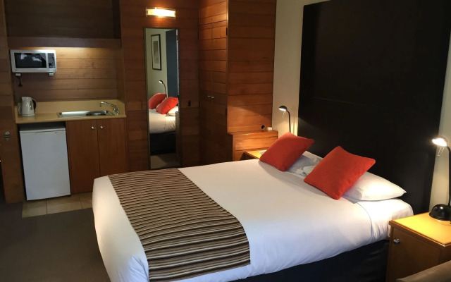 Sovereign Park Motor Inn