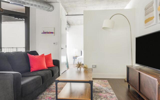 Chicago | Breathtaking Studio South Loop Apartment