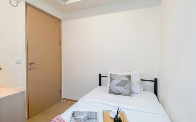 Cozy Living 2Br At Apartment Meikarta