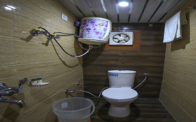 OYO 16801 Paradise Regency