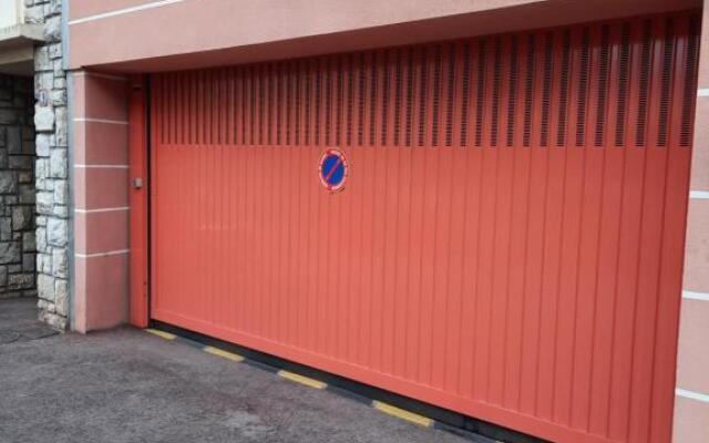 joli F2 46m2 menton centre, balcon,parking