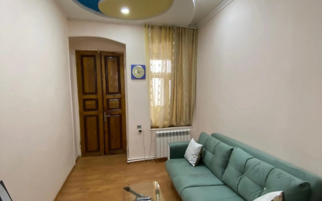 Cozy Old City Apartment