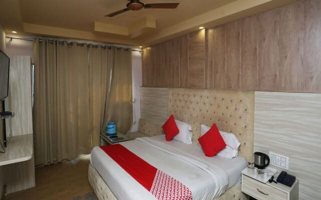 OYO 35366 Hotel Shiv Murti