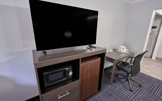 Admiralty Inn & Suites - a Red Collection Hotel