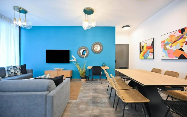 Beautiful 2BR near the beach by HolyGuest