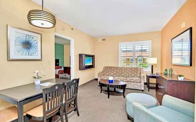 Condo w Hot Tub & Pool - Close to Universal Studio
