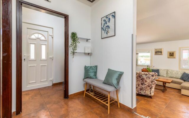 Nice Home in Valbandon with Hot Tub, WiFi & 2 Bedrooms