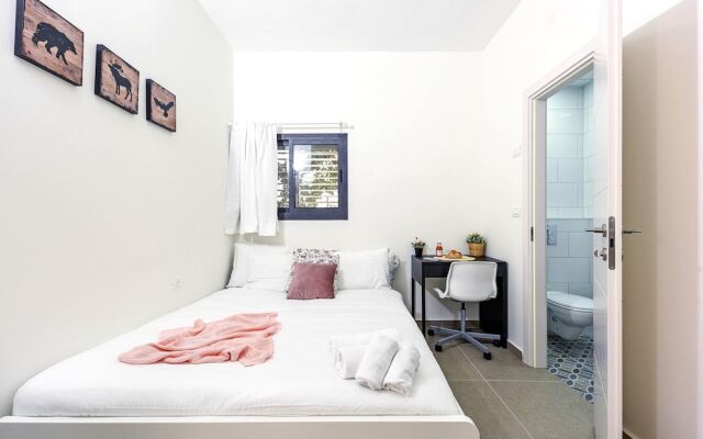 Renovated And Sunny Apt W 3Br 3 Bathrooms