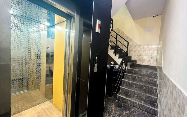 Roomshala 168 Startlight Suites