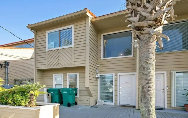 Green Reef #6- Beachfront Bliss