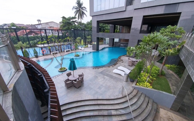 Direct Pool Access Lavenue Apartment