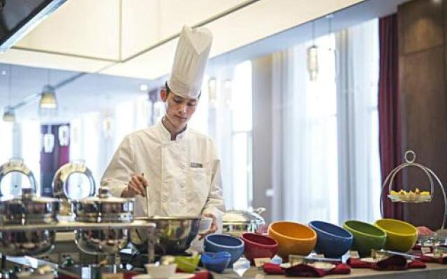 Ruijing New Hualian Hotel