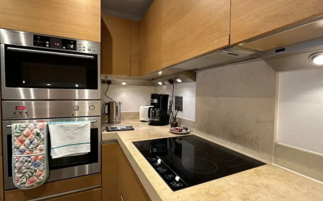 2b2b Apt Park + River + Balcony