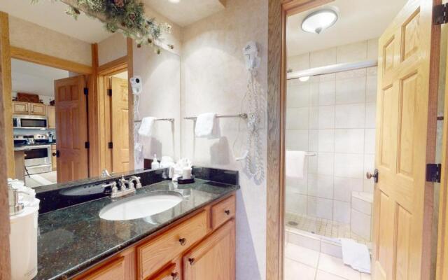 Laurelwood Condominiums Studio Premier Unit 306