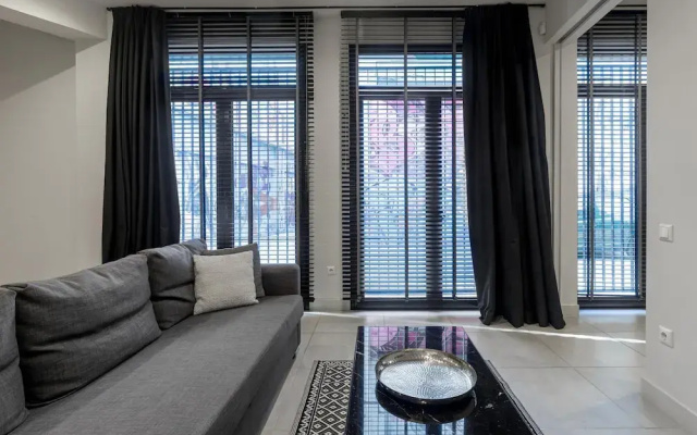 85 sqm in the Heart of Athens w Rooftop Deck