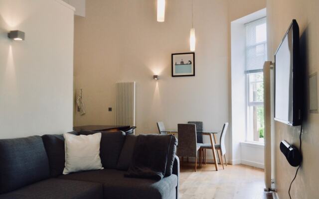 1 Bedroom Flat Next To The Meadows