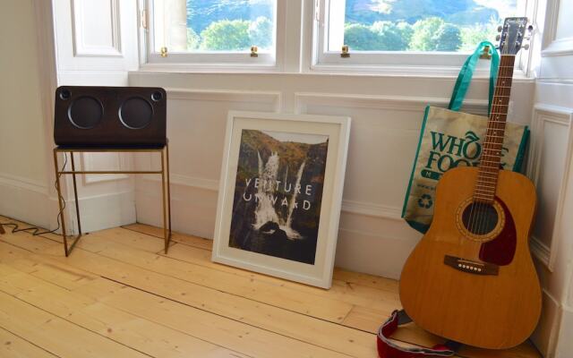 2 Bedroom Flat With Views of Holyrood