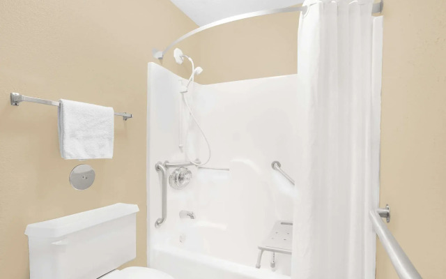 Super 8 by Wyndham East Moline