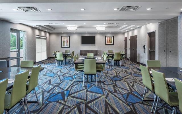 Holiday Inn Express & Suites Bryan - College Station by IHG
