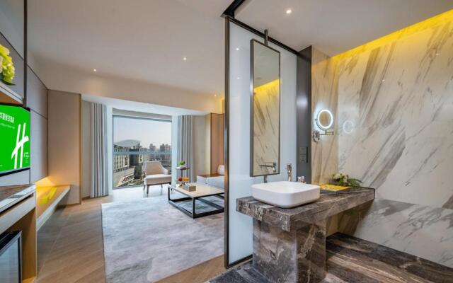 Holiday Inn Shanghai Huaxia by IHG