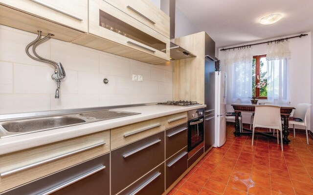 Amazing Home in Povile With Wifi and 5 Bedrooms