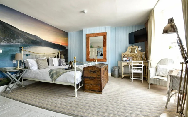 Lulworth Cove Inn