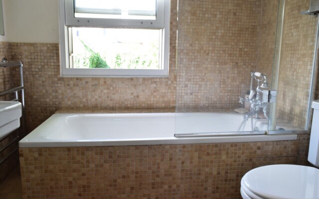 Chic 1 Bedroom Apartment in Fulham