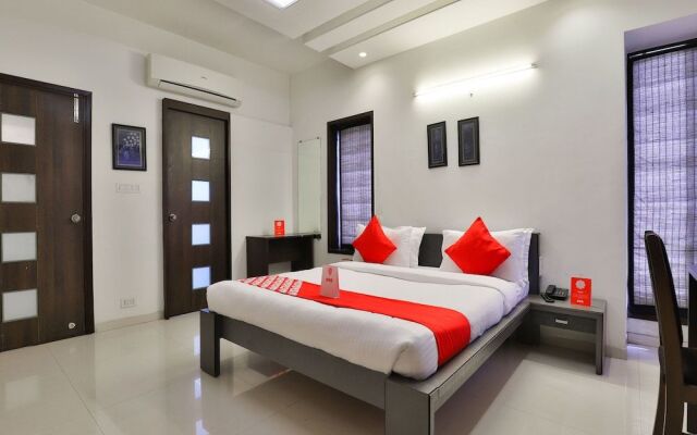 OYO 15508 Shreeji Sangeet Apartments