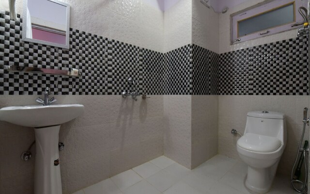 OYO 13836 Hotel Manu Vatika