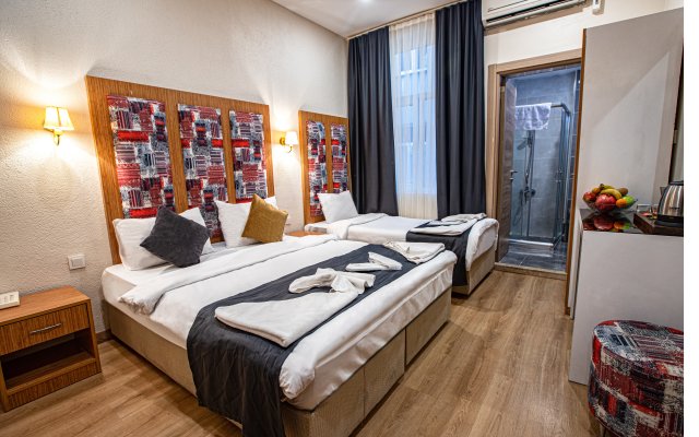 La Pazza Suites Hotel