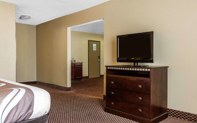 Quality Inn & Suites Bloomington University Area