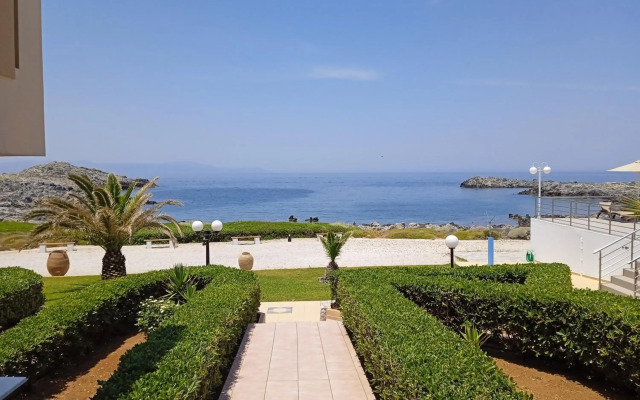 Nanakis Beach Hotel