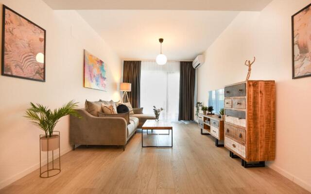 SUGAR RUSH - Modern 1BR Apt with Balcony