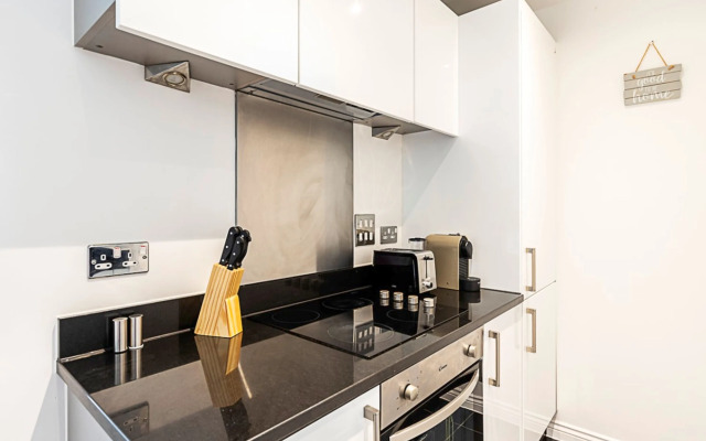 Bright Battersea Apartment