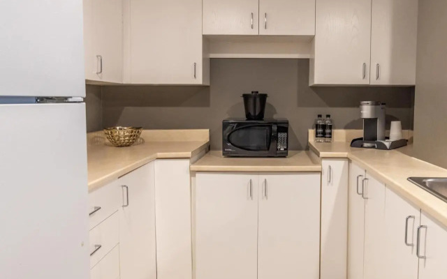 Hotel Faubourg Montreal - ex Holiday Inn Express Hotel & Suites Centr