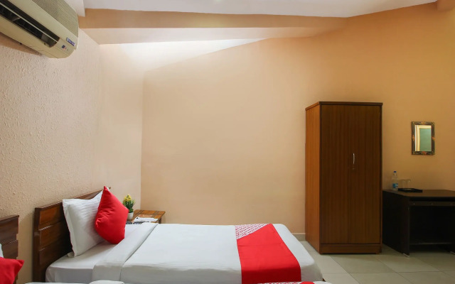 OYO 18488 Hallmark Begumpet