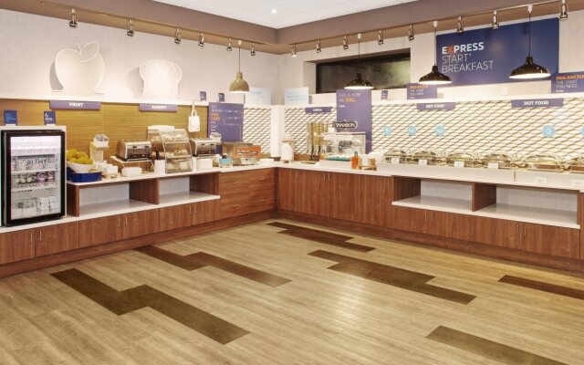 Holiday Inn Express & Suites Ft. Washington - Philadelphia by IHG