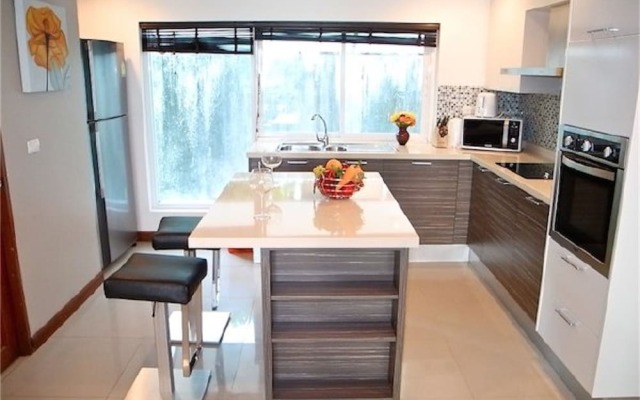 Sunrise 3 bedrooms Modern Apartment In Nai Harn
