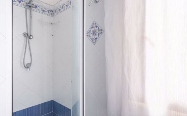 Nicole con Dependance