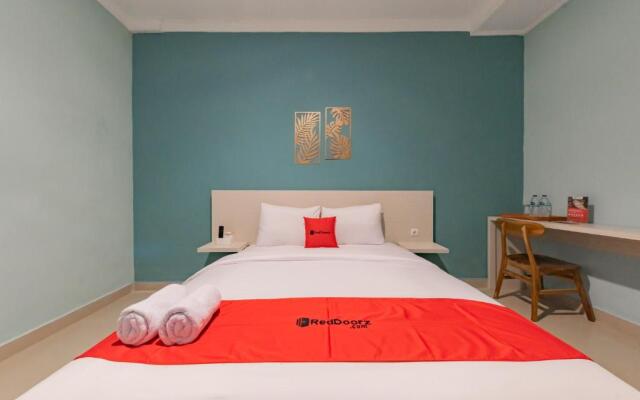 RedDoorz Plus near Surapati Core