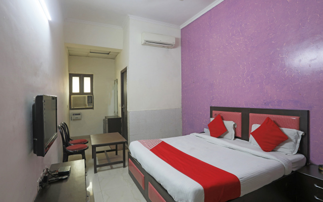 OYO 19664 Aman Hotel