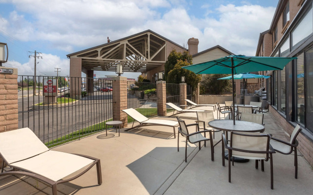 Best Western Plus Cottontree Inn