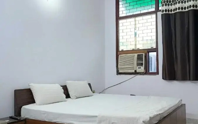 Oyo 702330 Br Residency