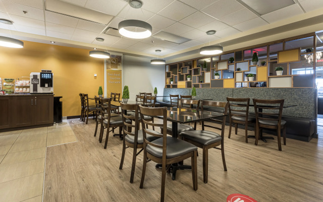 Quality Inn & Suites, Victoriaville,  QC