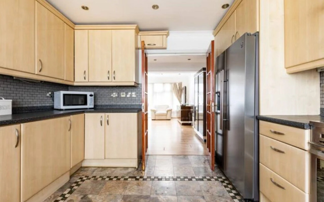 Cosy 3 Bedroom House in Kingston